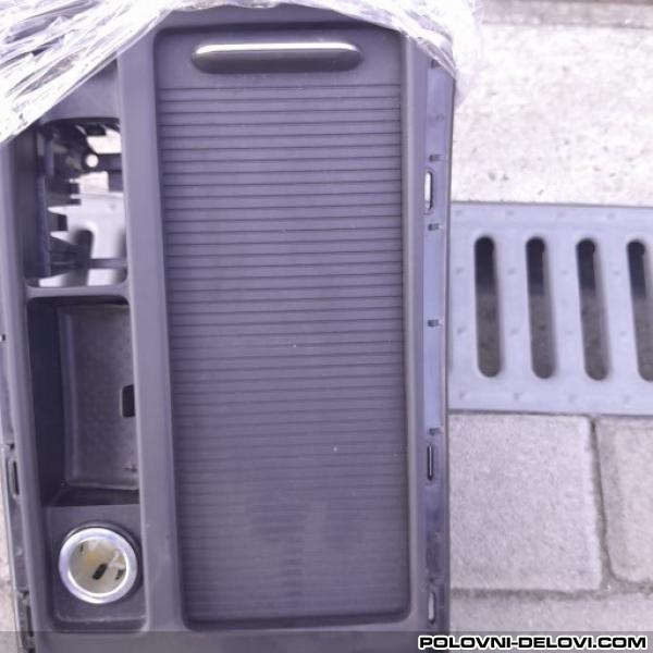 Volkswagen  Golf 7  Fioka Iza Rucice Menjaca U Kabini