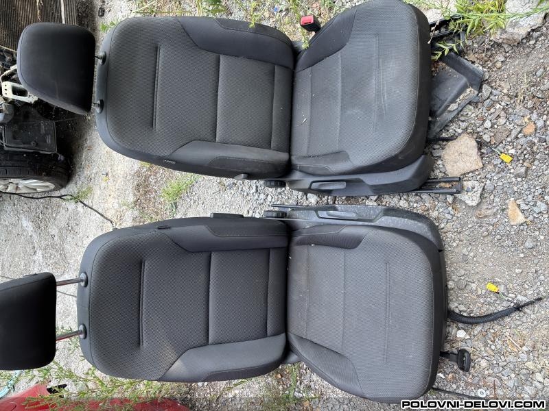 Volkswagen  Golf 7 Sedista  Enterijer