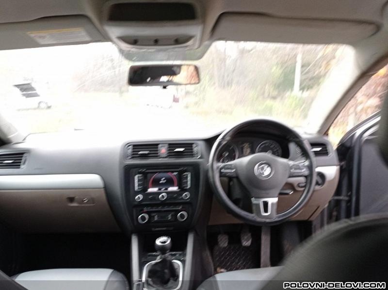 Volkswagen  Jetta Sedista Enterijer