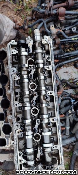Volkswagen  Passat B6 2.0 Tdi Comonrail Motor I Delovi Motora