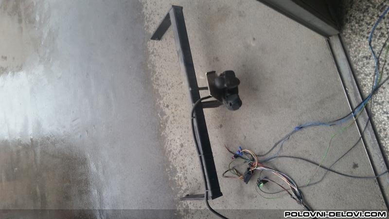 Volkswagen  Passat B6 Kuka Za Prikolicu  Kompletan Auto U Delovima