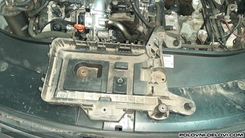 Volkswagen  Passat CC Nosac Akumulatora Razni Delovi