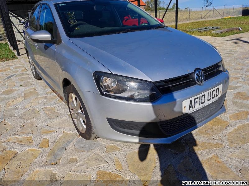 Volkswagen  Polo 1.6tdi CAYA Svetla I Signalizacija