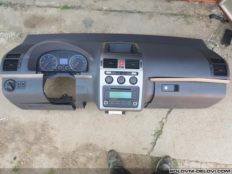 Volkswagen  Touran  Kompletan Auto U Delovima