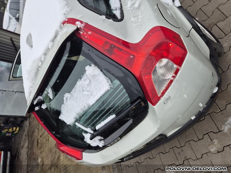 Volvo  C30 2.4D5  Kompletan Auto U Delovima