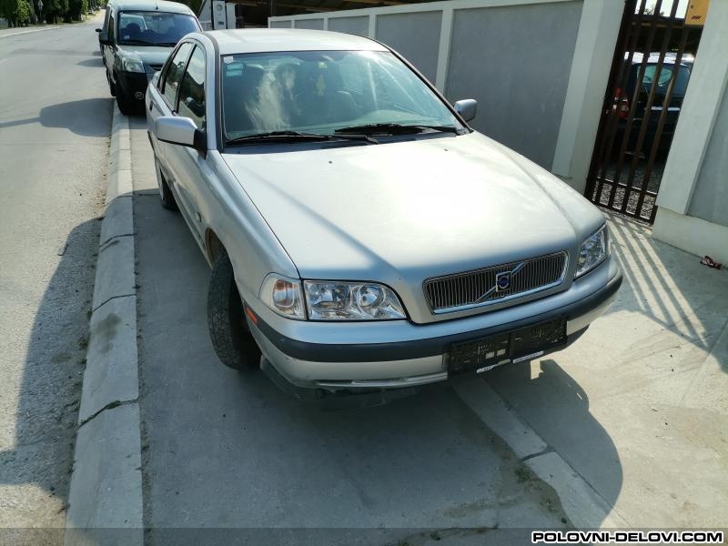 Volvo  S40 2.0 Kompletan Auto U Delovima