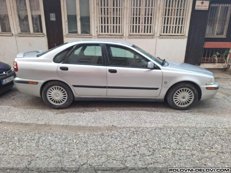 Volvo  S40  Kompletan Auto U Delovima