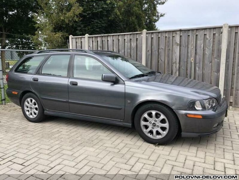 Volvo  V40 1.6b Kompletan Auto U Delovima