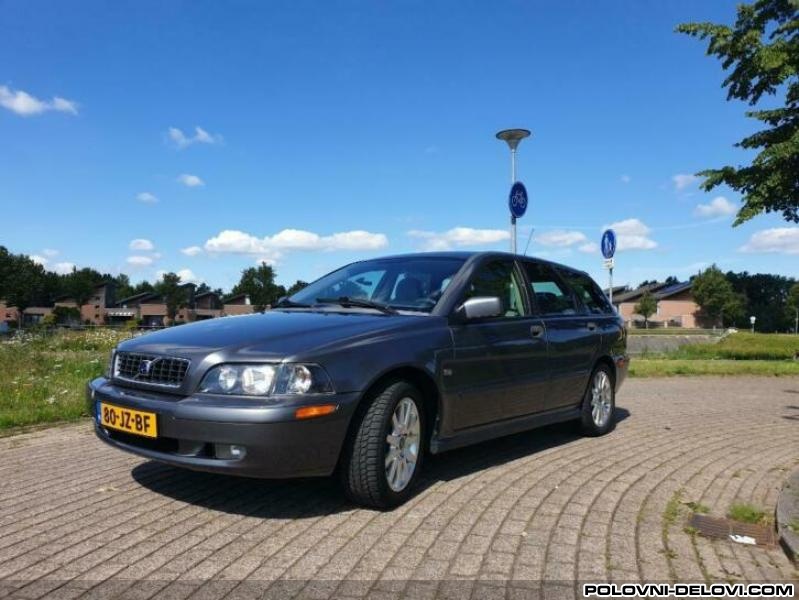 Volvo  V40 1.9d Kompletan Auto U Delovima