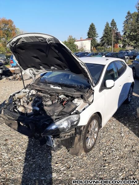 Volvo  V40 D2 Kompletan Auto U Delovima