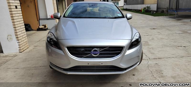 Volvo  V40 D3 D4 Kompletan Auto U Delovima