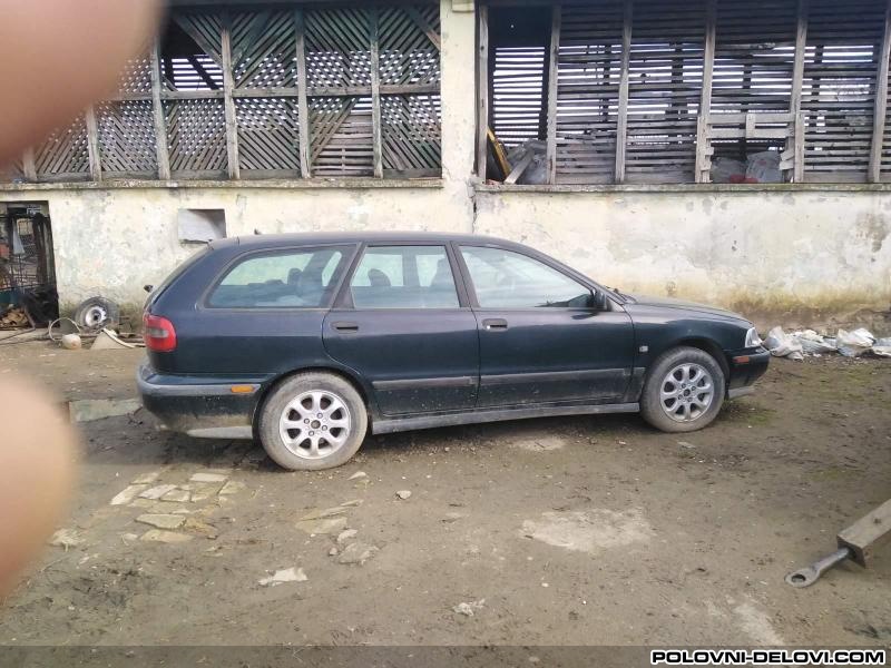 Volvo  V40  Kompletan Auto U Delovima