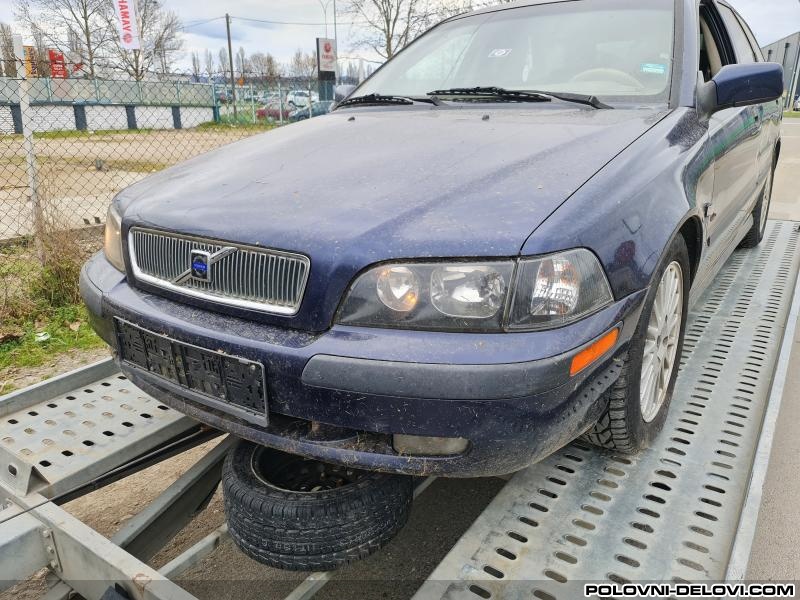 Volvo  V40  Kompletan Auto U Delovima