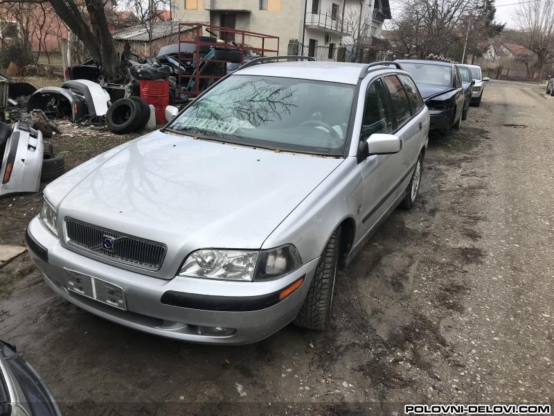 Volvo  V40  Kompletan Auto U Delovima