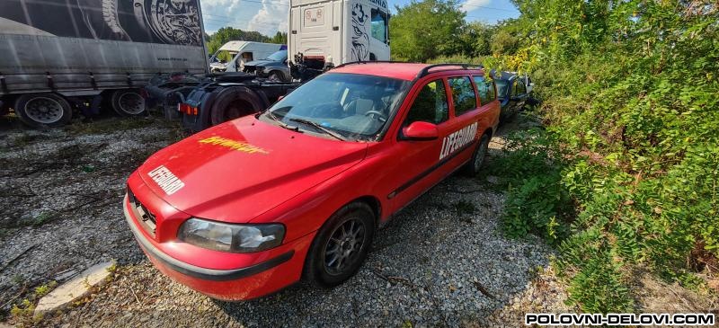 Volvo  V70 2.4 Benzin Automat Kompletan Auto U Delovima