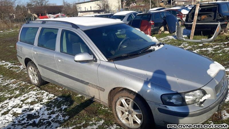Volvo  V70 XC90 S60 V40 C30 Kompletan Auto U Delovima
