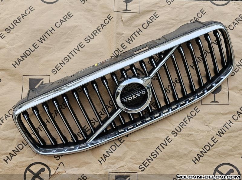 Volvo  XC60 17-21 Maska  Karoserija