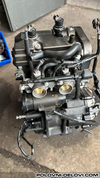Yamaha r7 Delovi motora