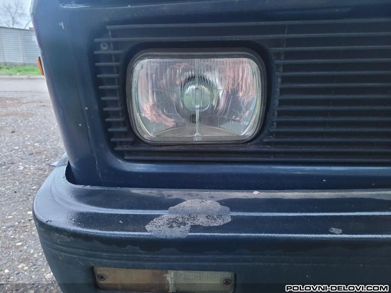 Yugo  Koral In Farovi Bez Pozicije Svetla I Signalizacija