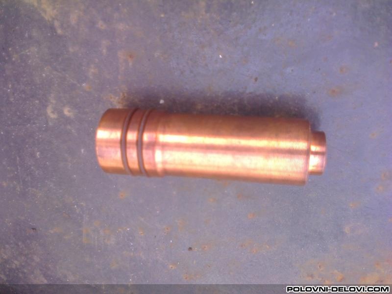 Zastava 100 KS Motor i Delovi Motora