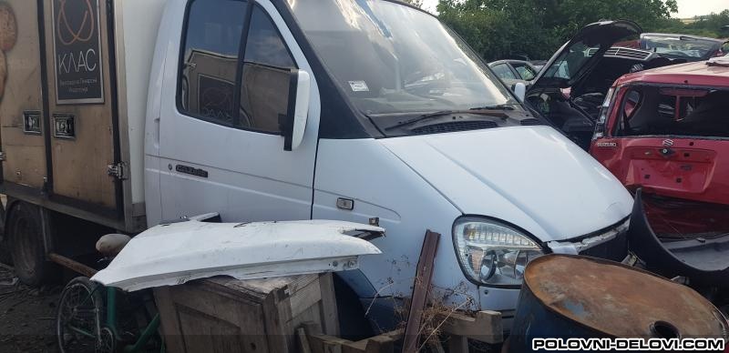 Zastava GAZ POLOVNI DELOVI Kompletan Auto U Delovima
